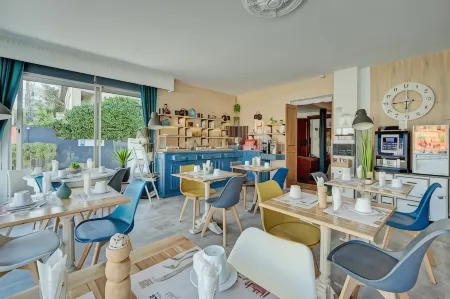 The Originals Boutique, Clair Hôtel, Martigues Отели в г. Мартигес