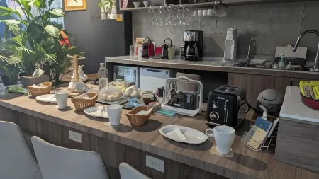 Rooster B&B Отели рядом с достопримечательностью «Qi Jing Bathing Beach»