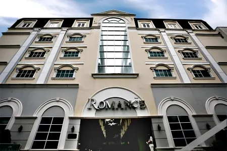 Romance Hotel Srinakarin Отели рядом с достопримечательностью «Ramkhamhaeng University Bang Na Campus»
