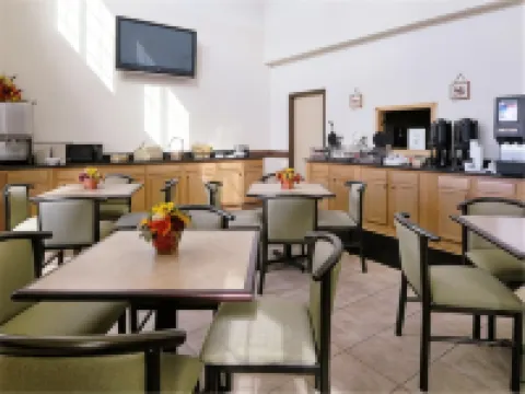 Super 8 by Wyndham Bowling Green North