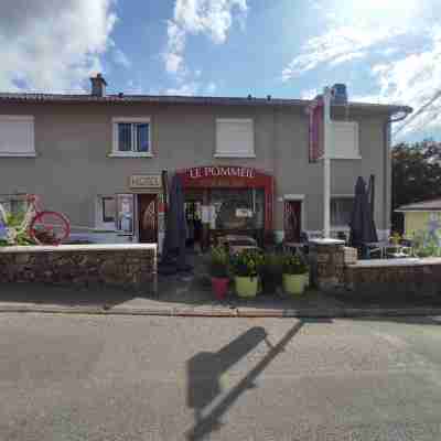 Hôtel Restaurant Le Pommeil Hotel Exterior