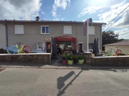 Hôtel le Pommeil