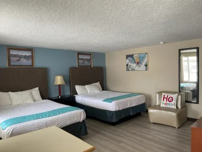 Safari Motel Hotels near Top Stop Convenience Store