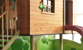 Tentrem Room at Springwood Residence