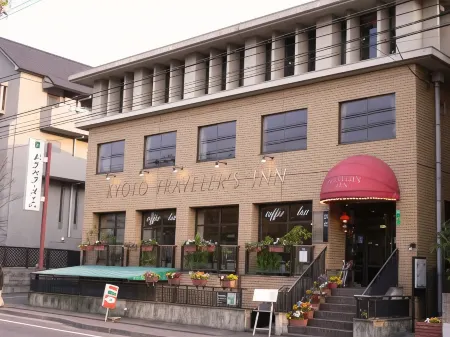 Kyoto Travellers Inn Отели рядом с достопримечательностью «Киотоский университет искусств»