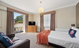 Clydesdale Manor