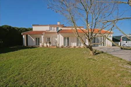 FreeSurfCamp & Hostel