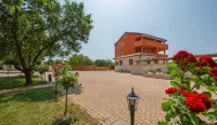 Rooms Natura Hotels in Crveni Vrh