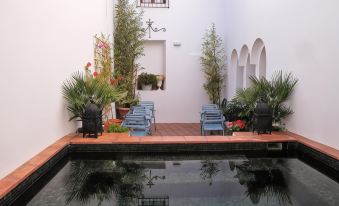 ApartaSuites Alberca Deluxe