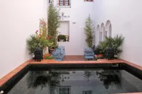 ApartaSuites Alberca Deluxe