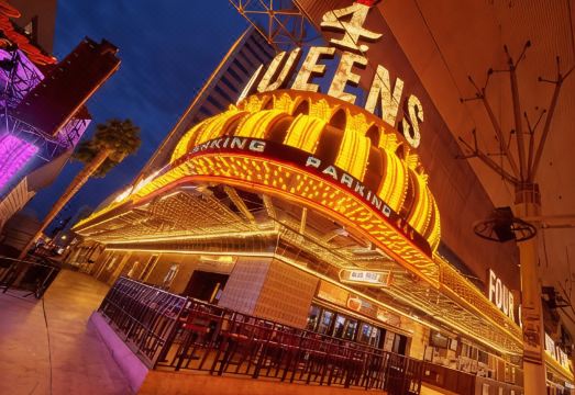 3. 포 퀸즈 호텔 ..