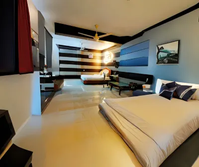 Garden view villa Hotels in Shah Makhdum Thana