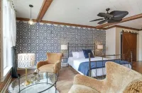 Elle & Beck's Second Floor Suite Overlooking Historic Main Street In Galena, IL