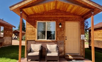 Mountain Ridge Cabins & Lodging Between Bryce and Zion National Park