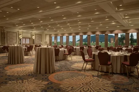 Valhalla Hotel & Conference Centre Отели рядом с Аэропорт Тандер Бэй