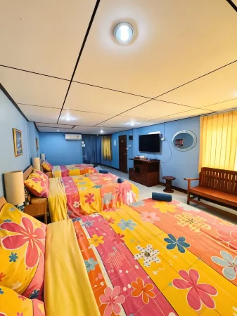 Big House Kohsichang Отели рядом с достопримечательностью «Hat Tham Phang»