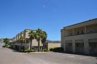 The Bluff Resort Apartments - parkir