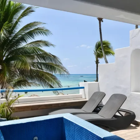 Pelicano Inn Playa del Carmen - Beachfront Hotel