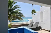 Pelicano Inn Playa del Carmen - Beachfront Hotel - Ocean View