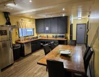 Moderne Hostel - Parkplatz