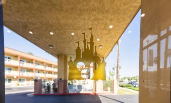 Super 8 by Wyndham Anaheim/Disneyland Drive