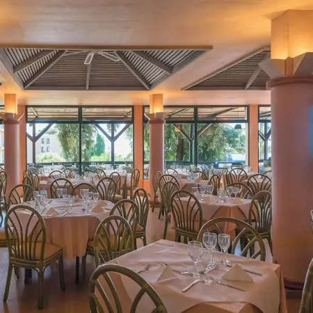Garajau Madeira Hotel Отели рядом с достопримечательностью «Монастырь Санта-Клара-а-Велья»