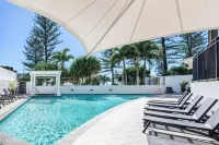 Mantra Coolangatta Beach - Beach
