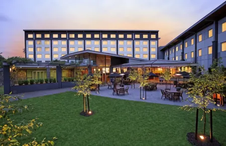 Novotel Auckland Ellerslie Отели рядом с достопримечательностью «Stardome Observatory & Planetarium»