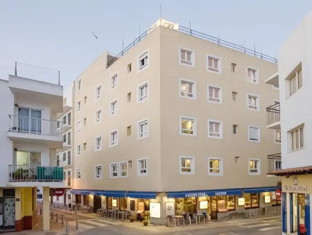 Hostal Marí Отели в г. Сан-Антонио-Абад