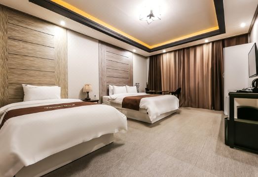 계룡 호텔계룡의 편안한 더블 침대