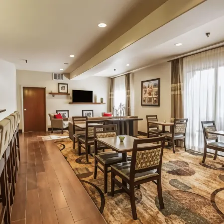 Hampton Inn Colorado Springs-Airport Отели в г. Колорадо-Спрингс