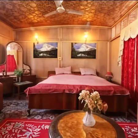 Taj palace Houseboat