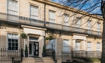 Cairn Hotel & Apartments