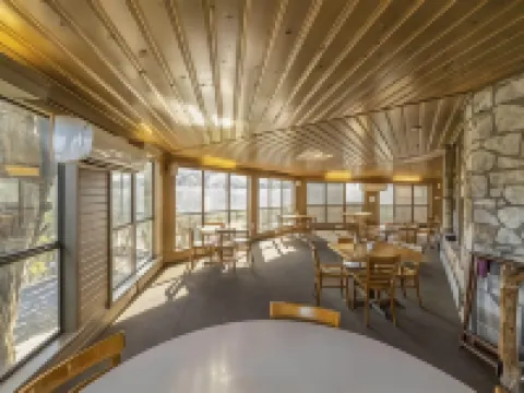 河橡木旅館 班德拉縣酒店