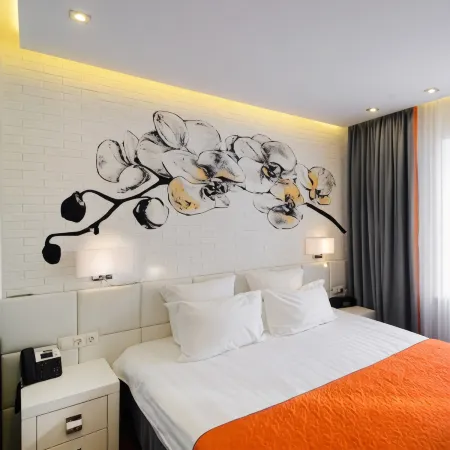 Отель AHOTELS design style на Толстого Отели рядом с достопримечательностью «Собор Александра Невского»