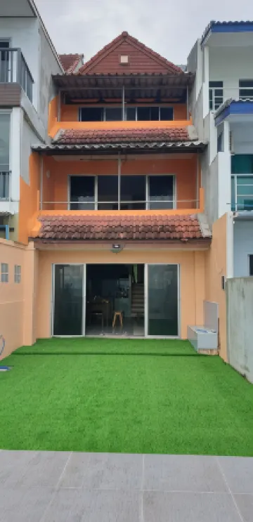 Cheerful Orange 2BR Townhouse 350m.to the beach near U-Tapao Airport