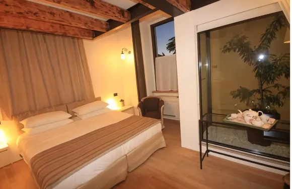 利桑德家庭旅館