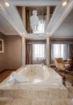 Monte Carlo Inn Vaughan Suites - Bathtub