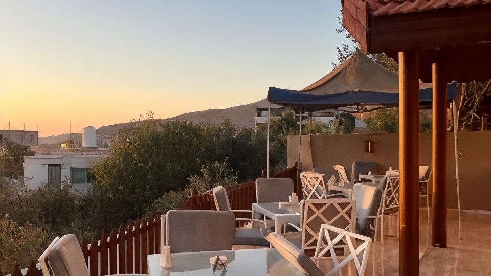 Eighth Wonders Hotel