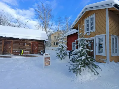 Lauri Historical Log House Manor Hotel a 