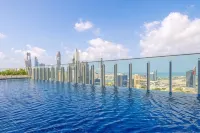 Taj Jumeirah Lakes Towers - Rooftop Pools