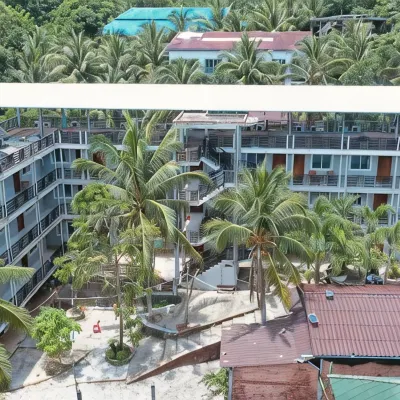 Roomy Guesthouse Koh Rong 克托海滩附近的飯店