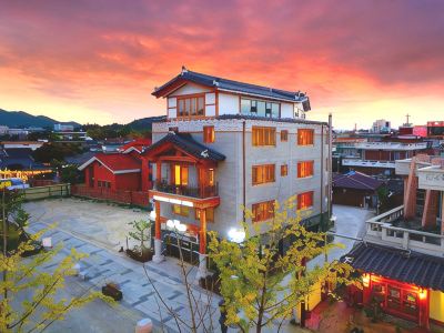 Hwangsil Tourist Hotel
