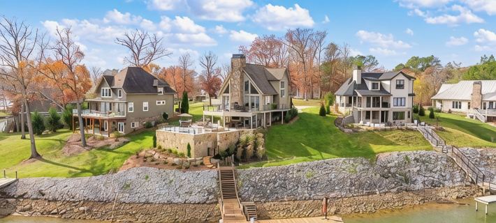 Stunning Views!  Lakefront Luxury w Saltwater Pool, Spa, & Deep-Water Dock Отели в г. Роан