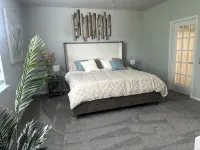 Citys EDGE of Madison- SLEEPS 10 & ONLY 6 Miles to downtown - Wifi