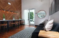 Modern 1-bedroom with WiFi, pool, fitness center, and comfort in San Ramon. - balcony