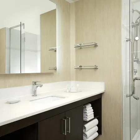 Residence Inn Montreal Downtown Отели рядом с достопримечательностью «Станция метро Bonaventure»