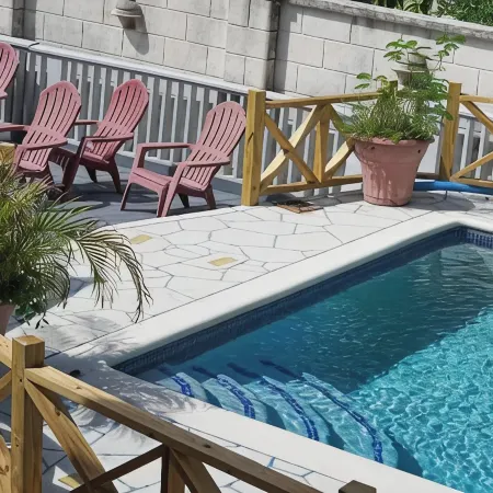 Relax in peace and comfort in a 1-bedroom Flat in Christ Church with WiFi, AC