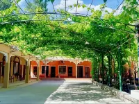 Turpan Momingpinju Homestay (Grape Valley Scenic Area Qingwa Lane) Ξενοδοχεία στην πόλη Τούρπαν