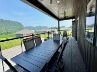 River Bluff Getaway– Upper  3BR/2BA Upper Level Unit with Gorgeous Deck Views Hotels in Allamakee County